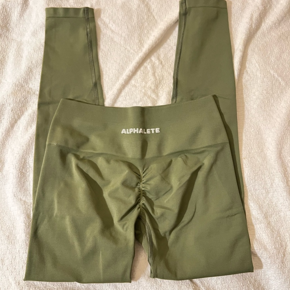 Alphalete amplify dusty green